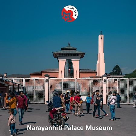 Oyo 575 Api Suites Pokhara Esterno foto