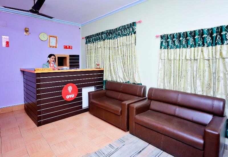 Oyo 575 Api Suites Pokhara Esterno foto