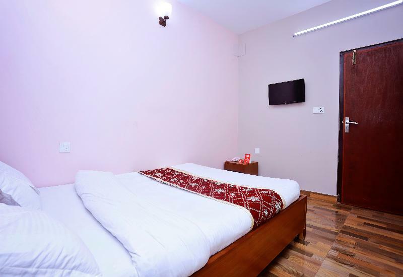 Oyo 575 Api Suites Pokhara Esterno foto