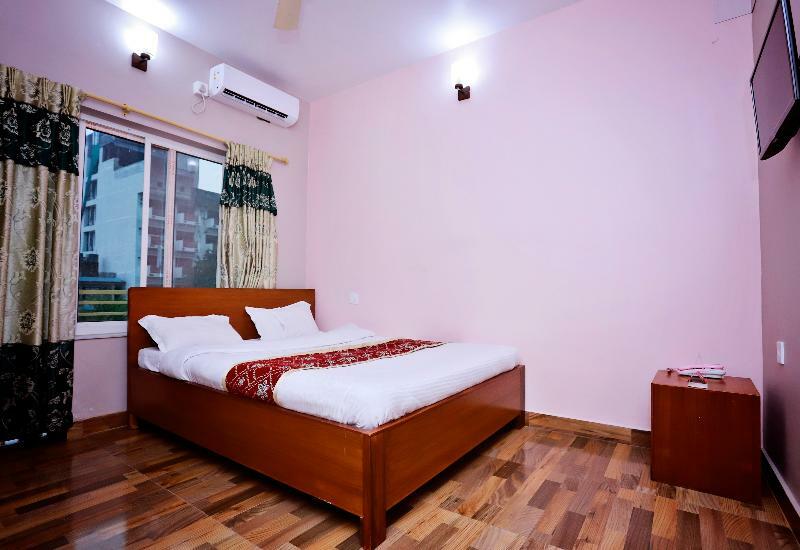 Oyo 575 Api Suites Pokhara Esterno foto