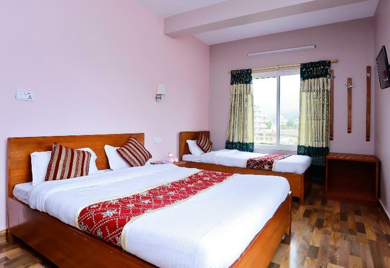 Oyo 575 Api Suites Pokhara Esterno foto