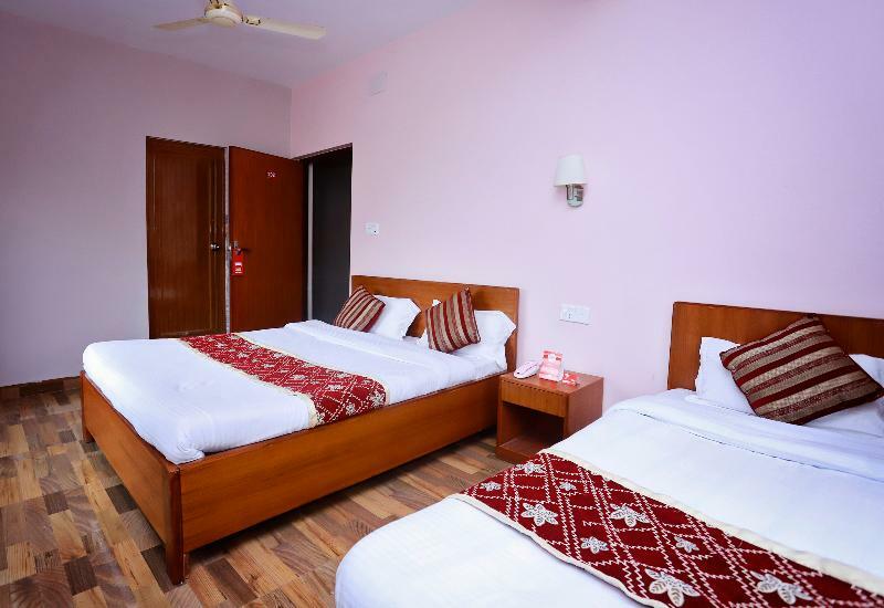 Oyo 575 Api Suites Pokhara Esterno foto
