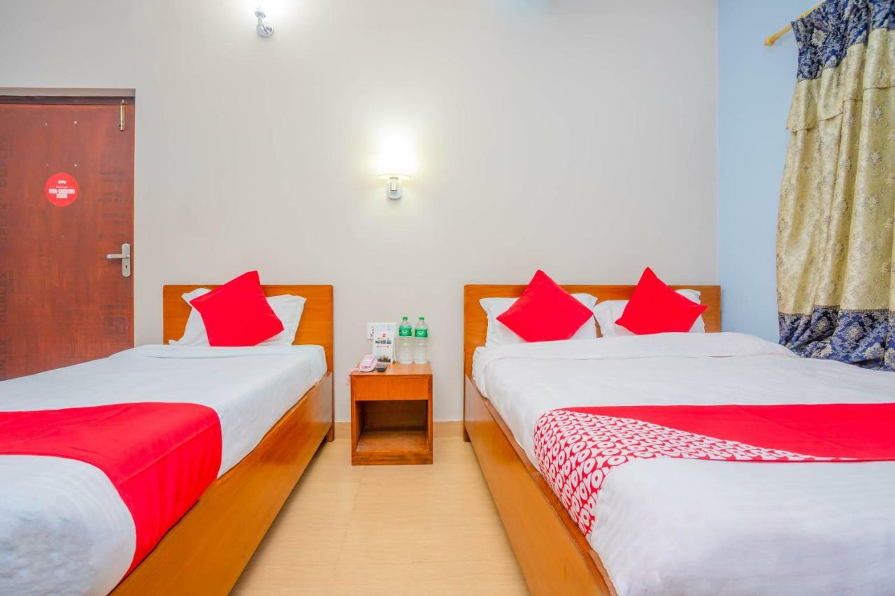 Oyo 575 Api Suites Pokhara Esterno foto
