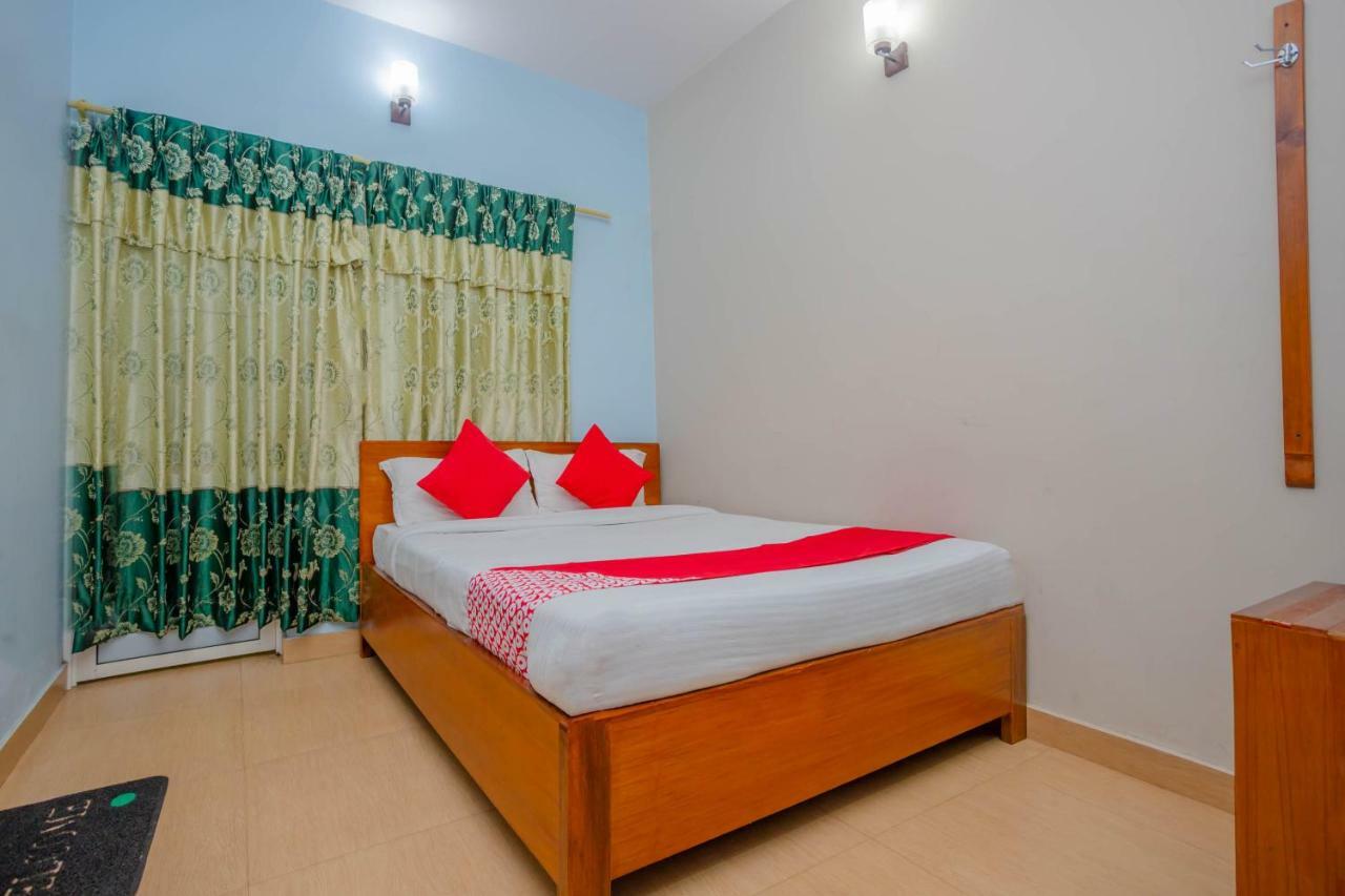 Oyo 575 Api Suites Pokhara Esterno foto