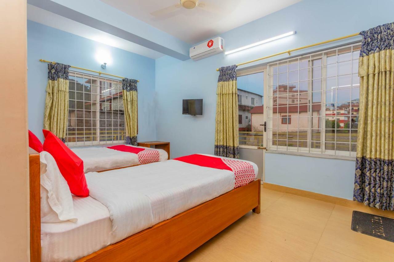 Oyo 575 Api Suites Pokhara Esterno foto