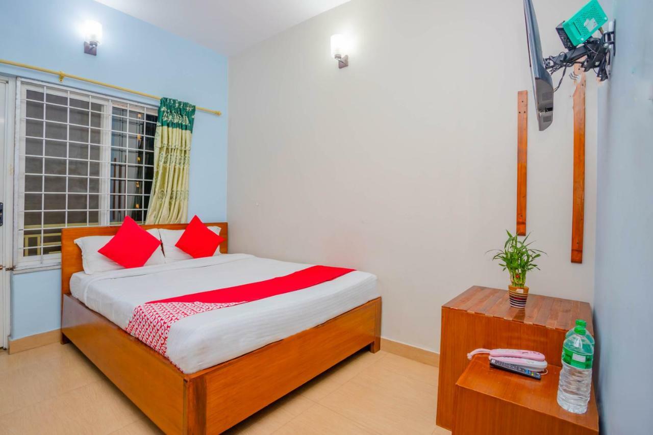 Oyo 575 Api Suites Pokhara Esterno foto