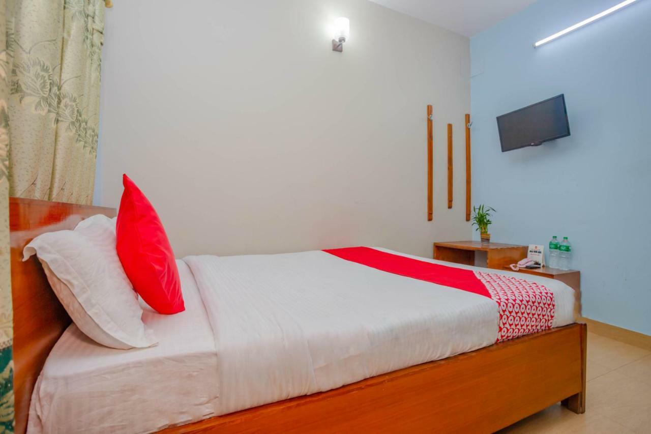 Oyo 575 Api Suites Pokhara Esterno foto
