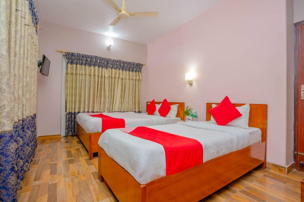 Oyo 575 Api Suites Pokhara Esterno foto