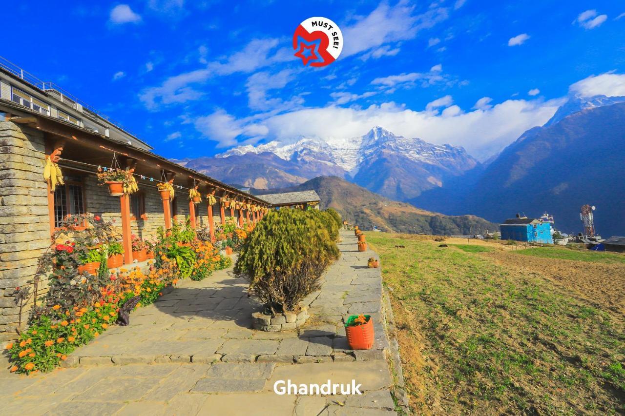 Oyo 575 Api Suites Pokhara Esterno foto