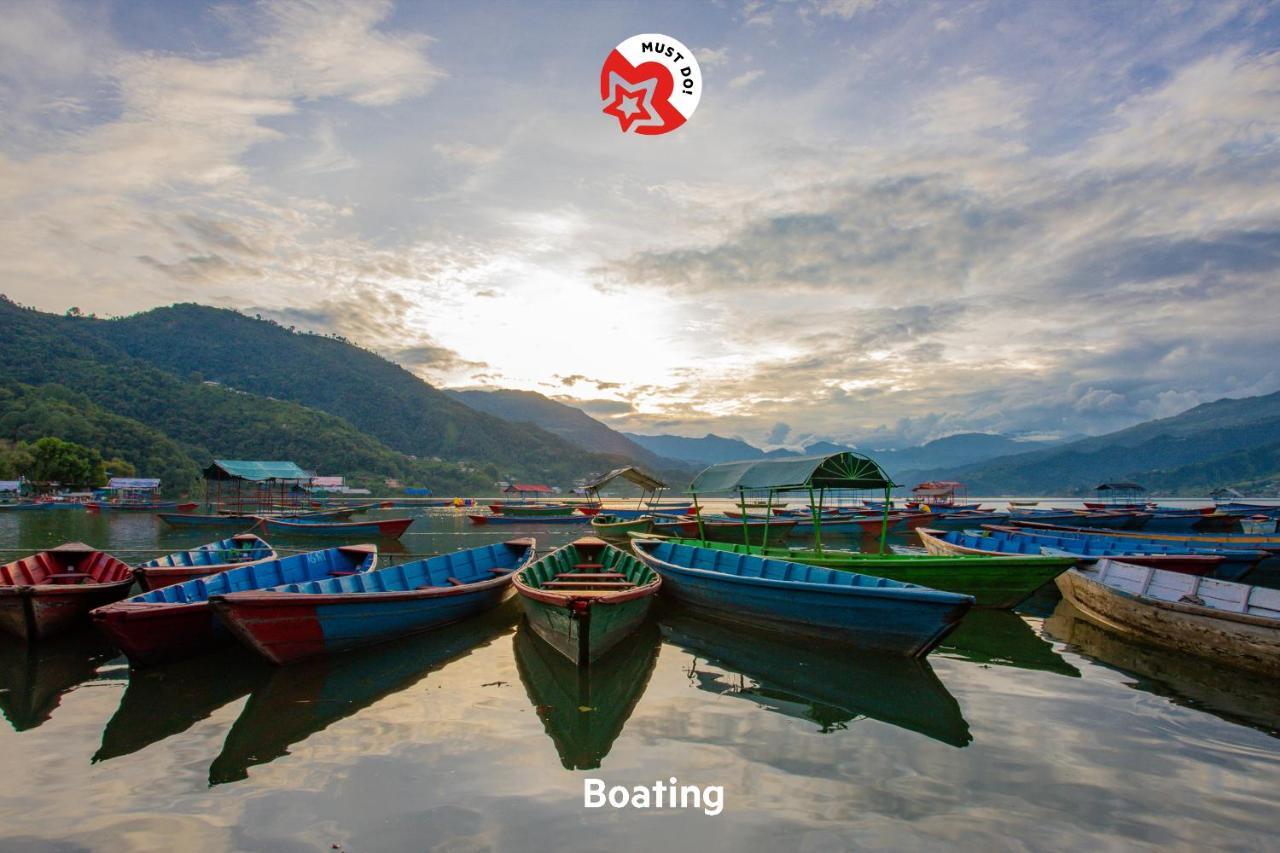 Oyo 575 Api Suites Pokhara Esterno foto