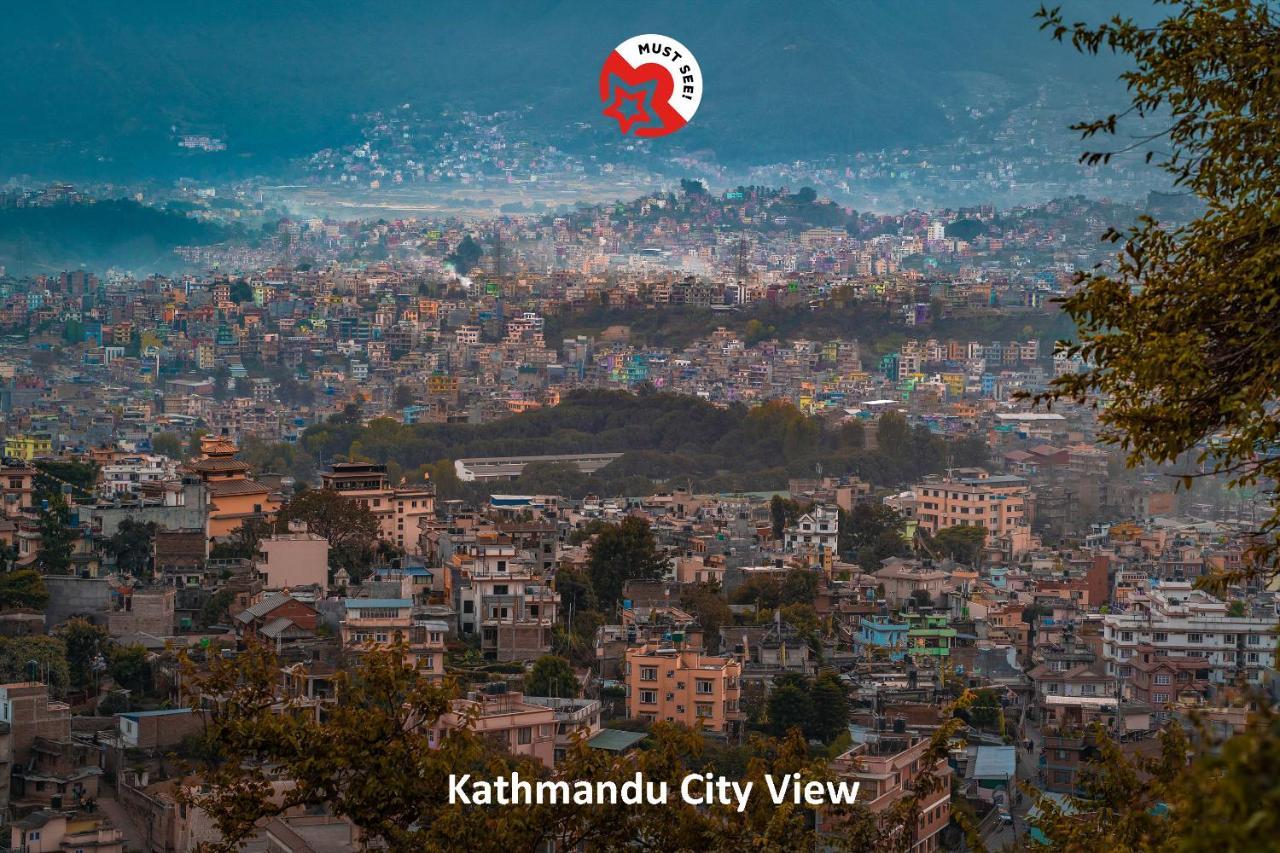 Oyo 575 Api Suites Pokhara Esterno foto